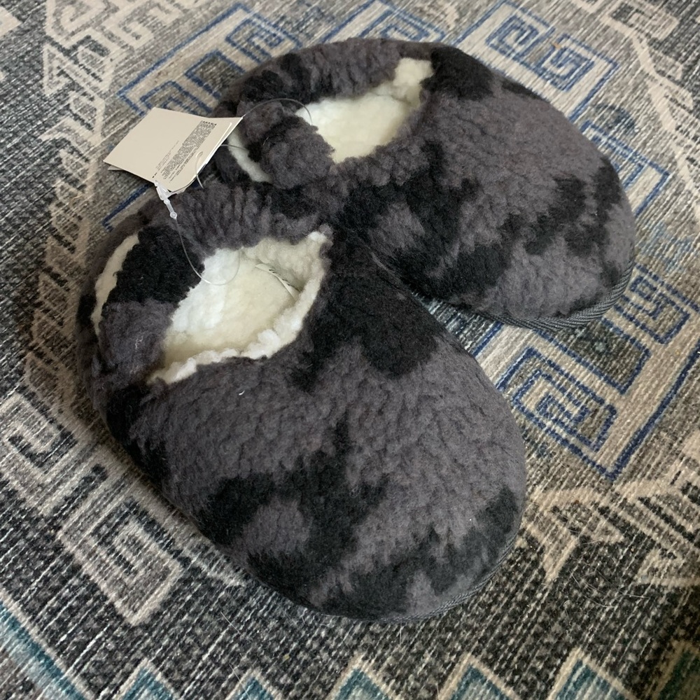 Baby gap hard sole sherpa slippers